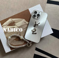 Eleganckie etui na iPhone'a Letter Shine x Mono z łańcuszkiem
