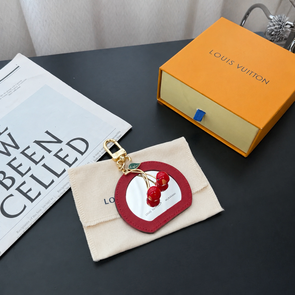 Cherry Mirror Keychain Charm – Stylish Bag Accessory with Cute Fruit Detail