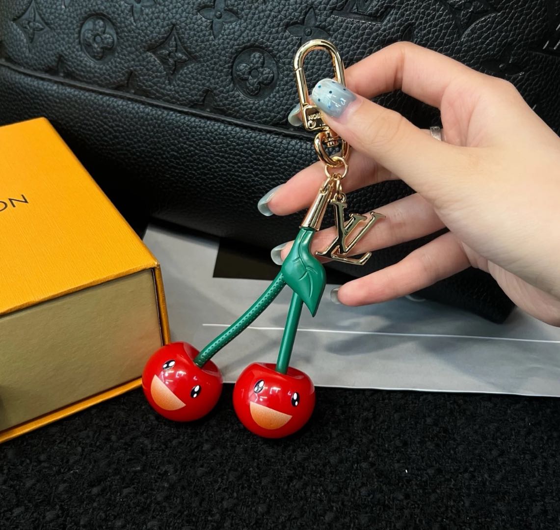 🌟 Přívěsek na klíče L-Třešeň: Roztomilý + Luxusní, Vše v jednom 🍒✨