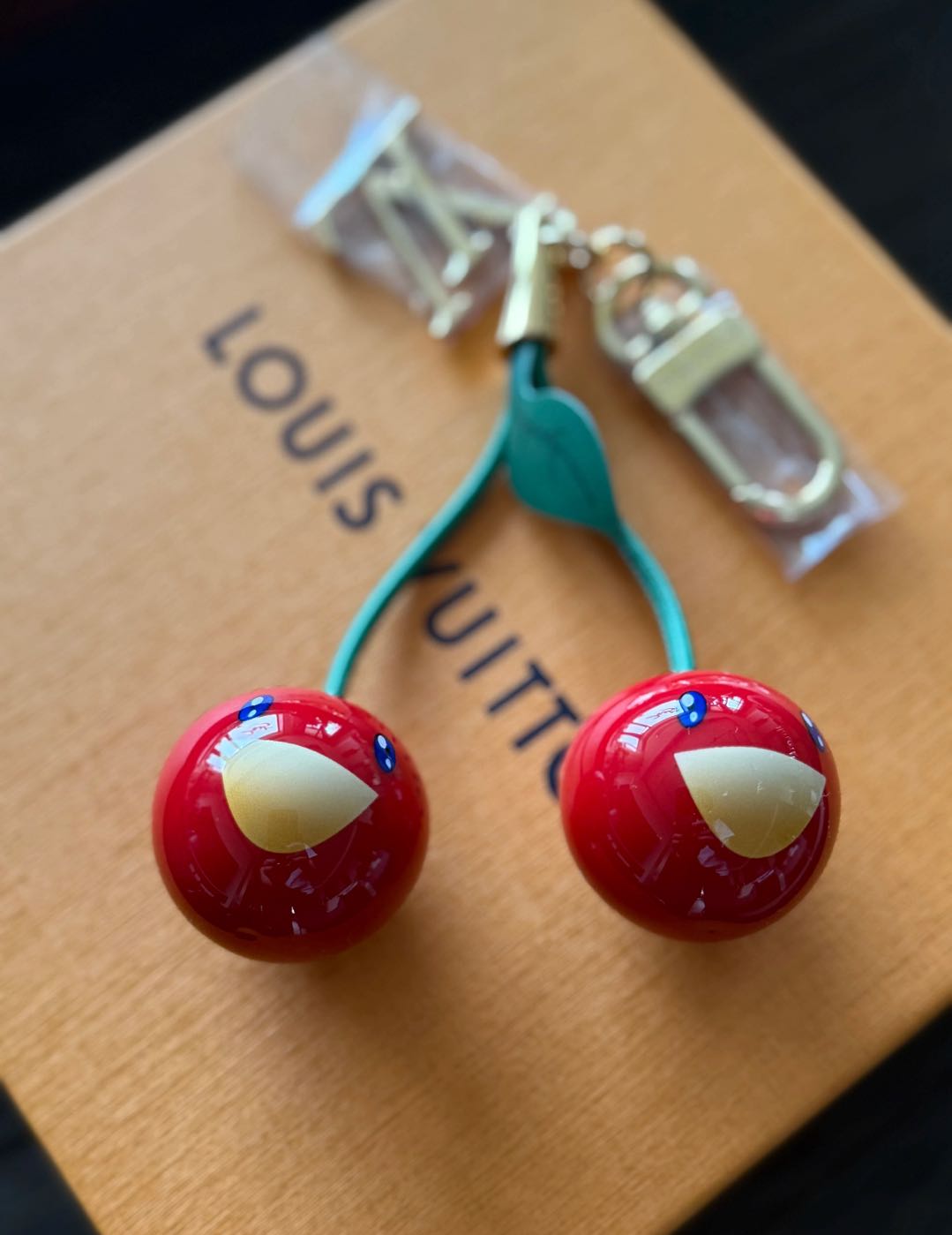 🌟 Přívěsek na klíče L-Třešeň: Roztomilý + Luxusní, Vše v jednom 🍒✨