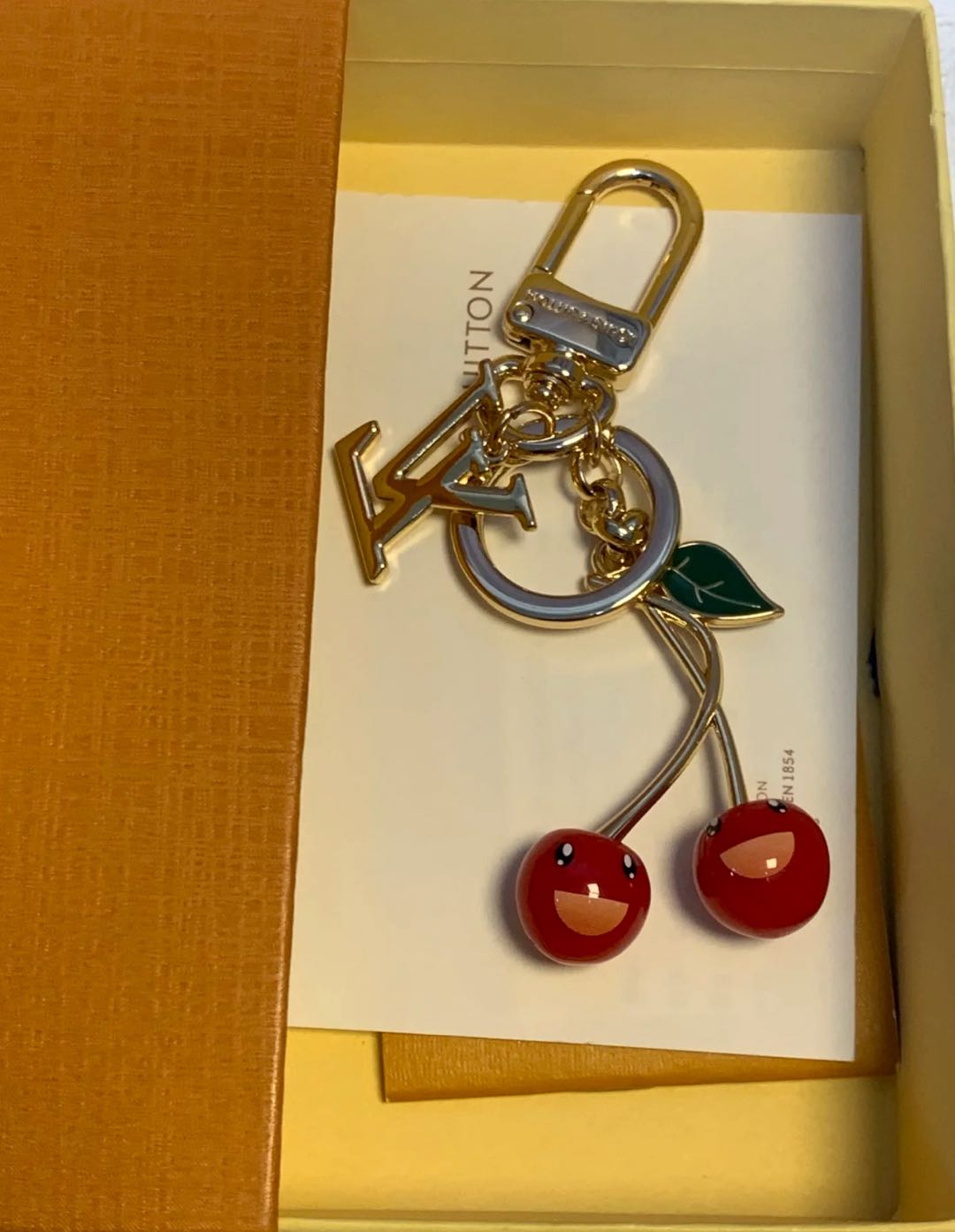 🌟 Přívěsek na klíče L-Třešeň: Roztomilý + Luxusní, Vše v jednom 🍒✨