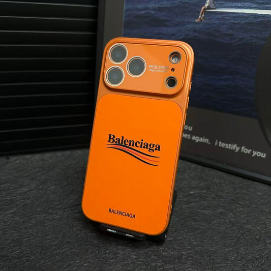 Matné ochranné pouzdro na iPhone s plnou ochranou objektivu inspirované Balenciaga