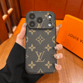 Premium mønstret læder beskyttelsescover til iPhone – Slide Camera Cover Design